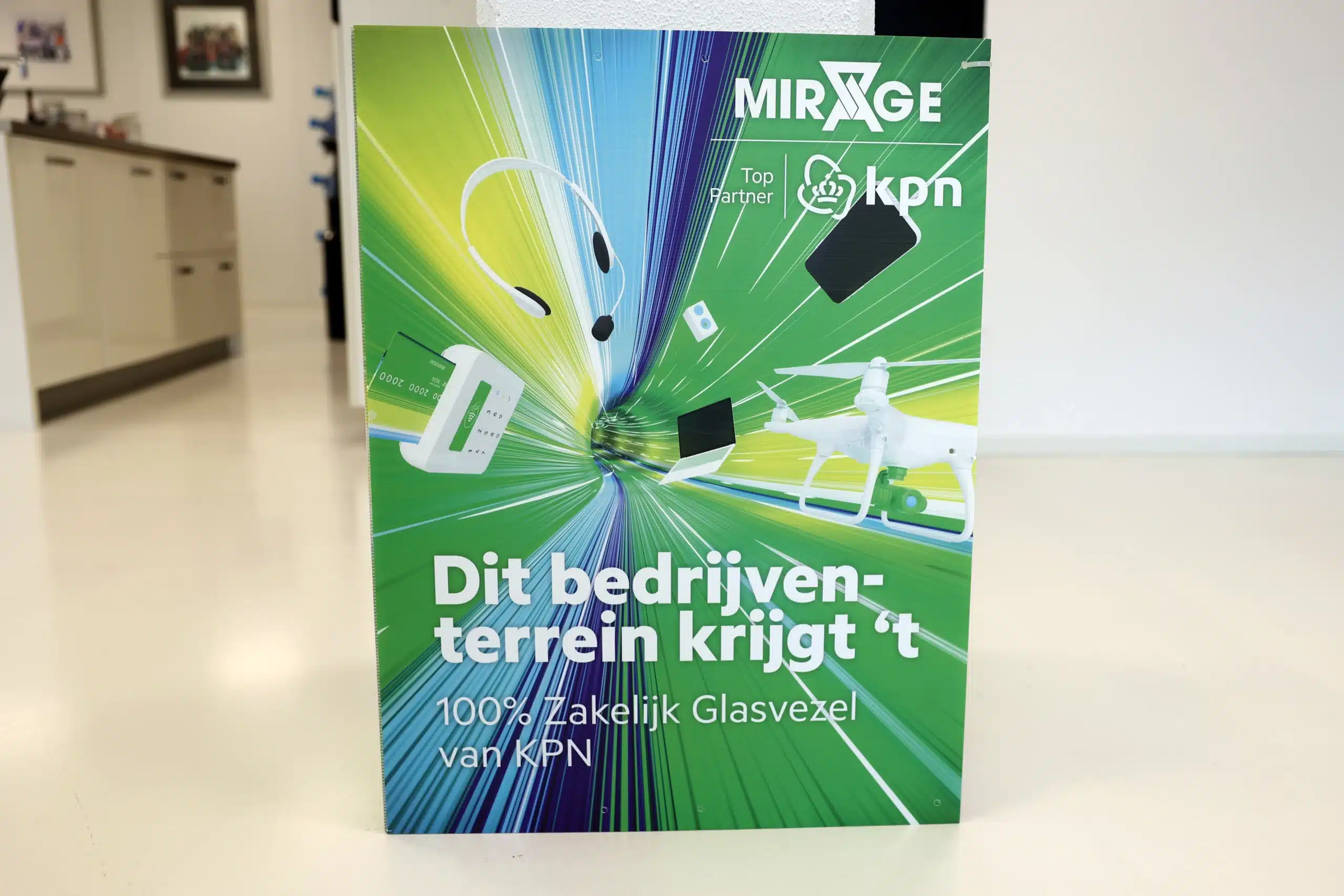 Promotieposter van Mirage ICT-Services als Top Partner van KPN met zakelijke glasvezel