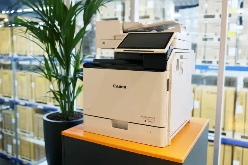 Close-up van Canon printer in de experience room – printer en scanner kopen voor zakelijk gebruik.