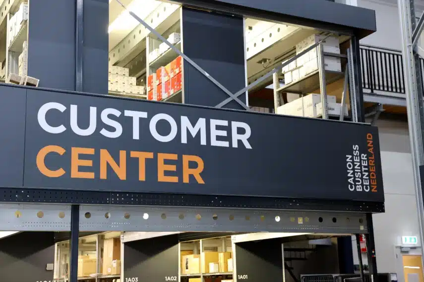 Customer Center van Canon Business Center Nederland met centrale logistiek en ondersteuning voor landelijke printerservice in Nederland.